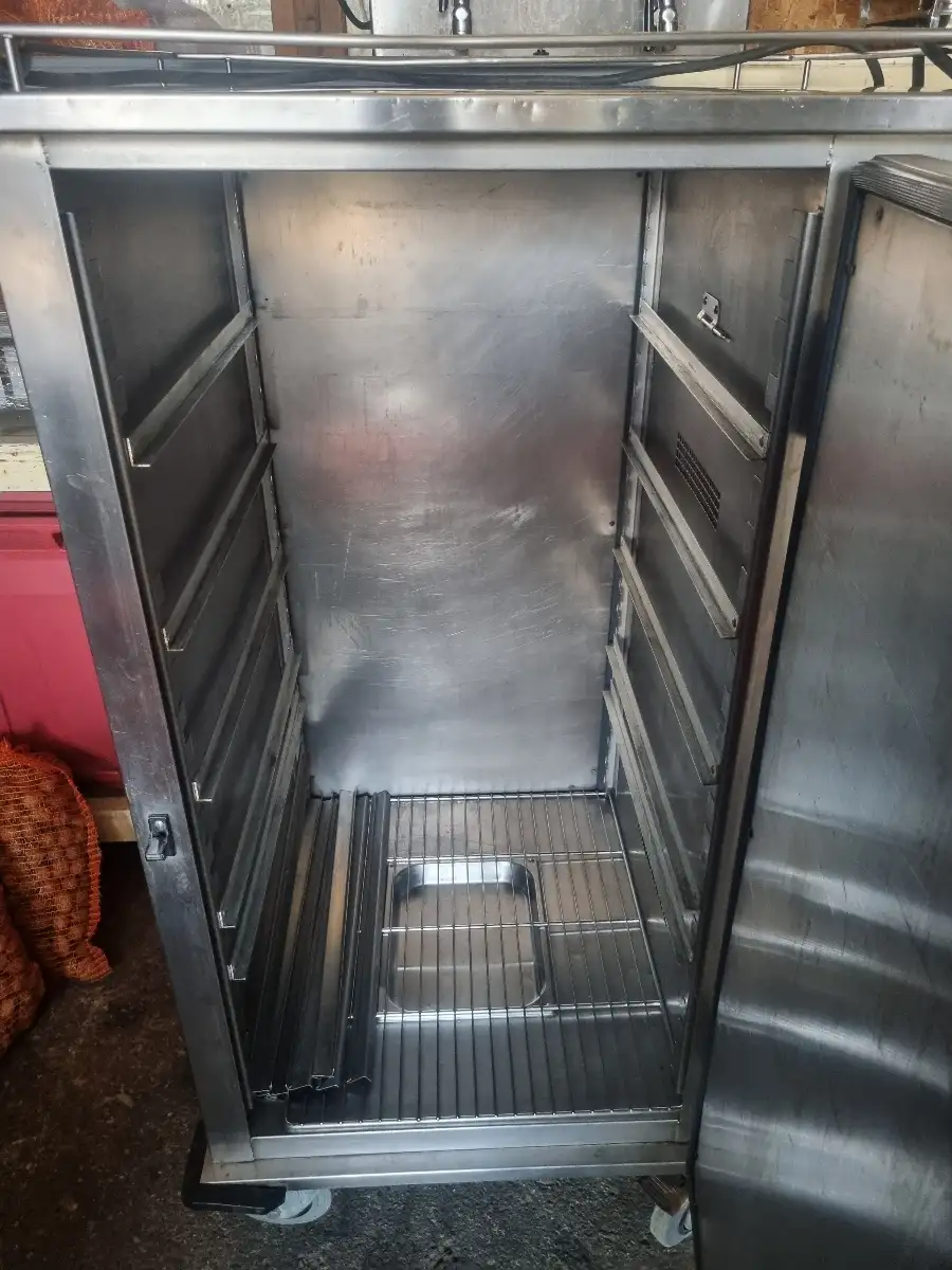 Étuve électrique 18 bacs tout inox